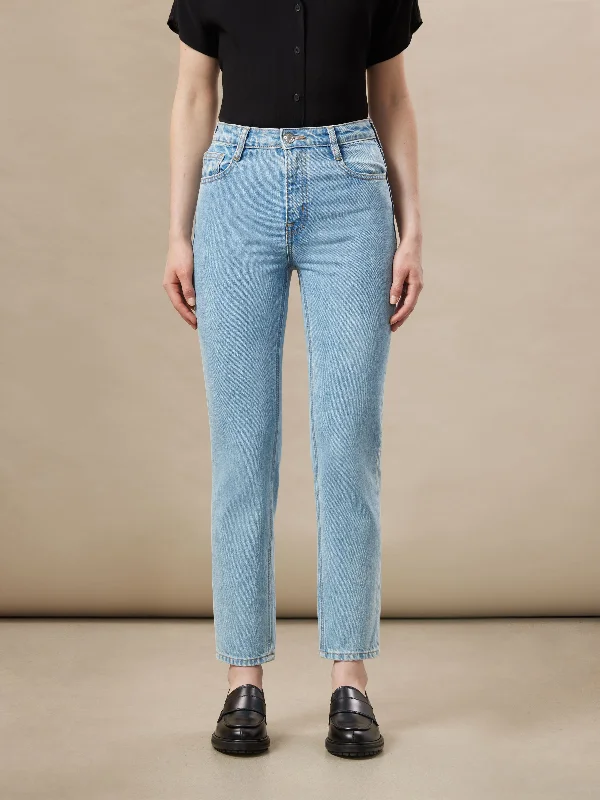 The Stevie Tapered Jean in Light Wash