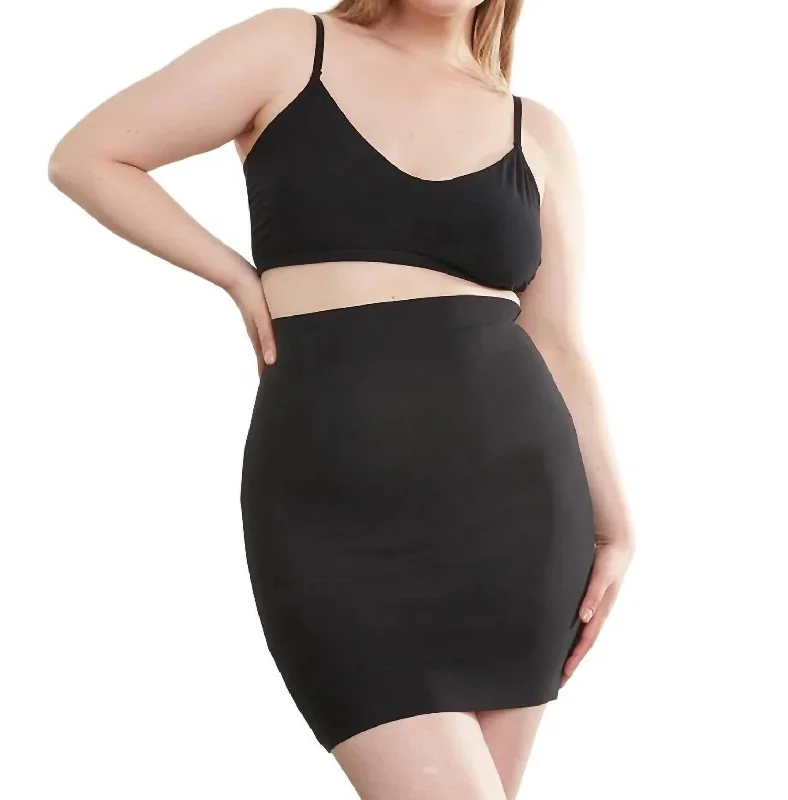 Two-Faced Tech Half Slip Skirt In Black